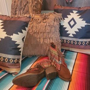 THIS LISTING IS FOR BOOTIES ONLY